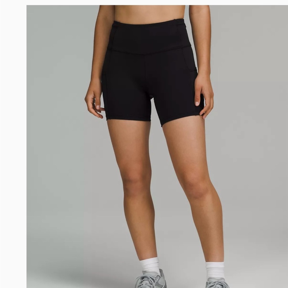 Lululemon fast & free high rise 6in Black Women's Shorts w/pockets.